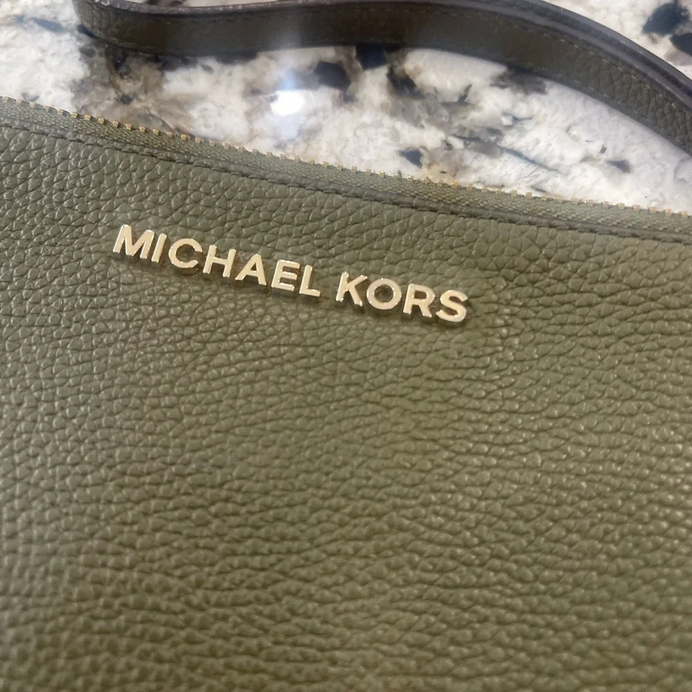 Michael Kors Wristlet woman’s